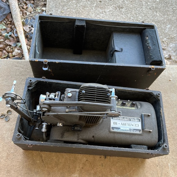 Antique 1940s Projecter WITH CASE - Picture 4 of 9